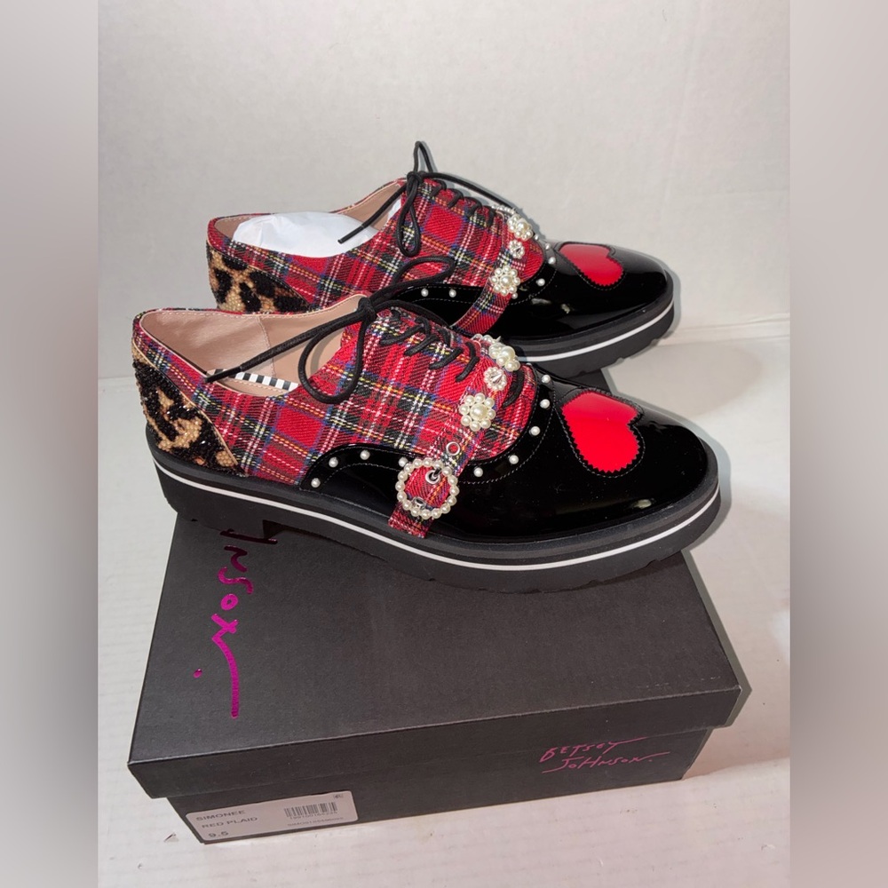NIB Betsey Johnson Simonee Red Plaid Embellished Lace Up Oxford Loafers Size 9.5 - Picture 6 of 7